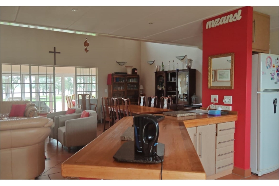 6 Bedroom Property for Sale in Vaaldam SH Free State
